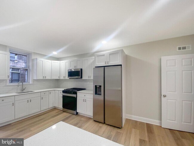 Building Photo - 5860 Osage Ave