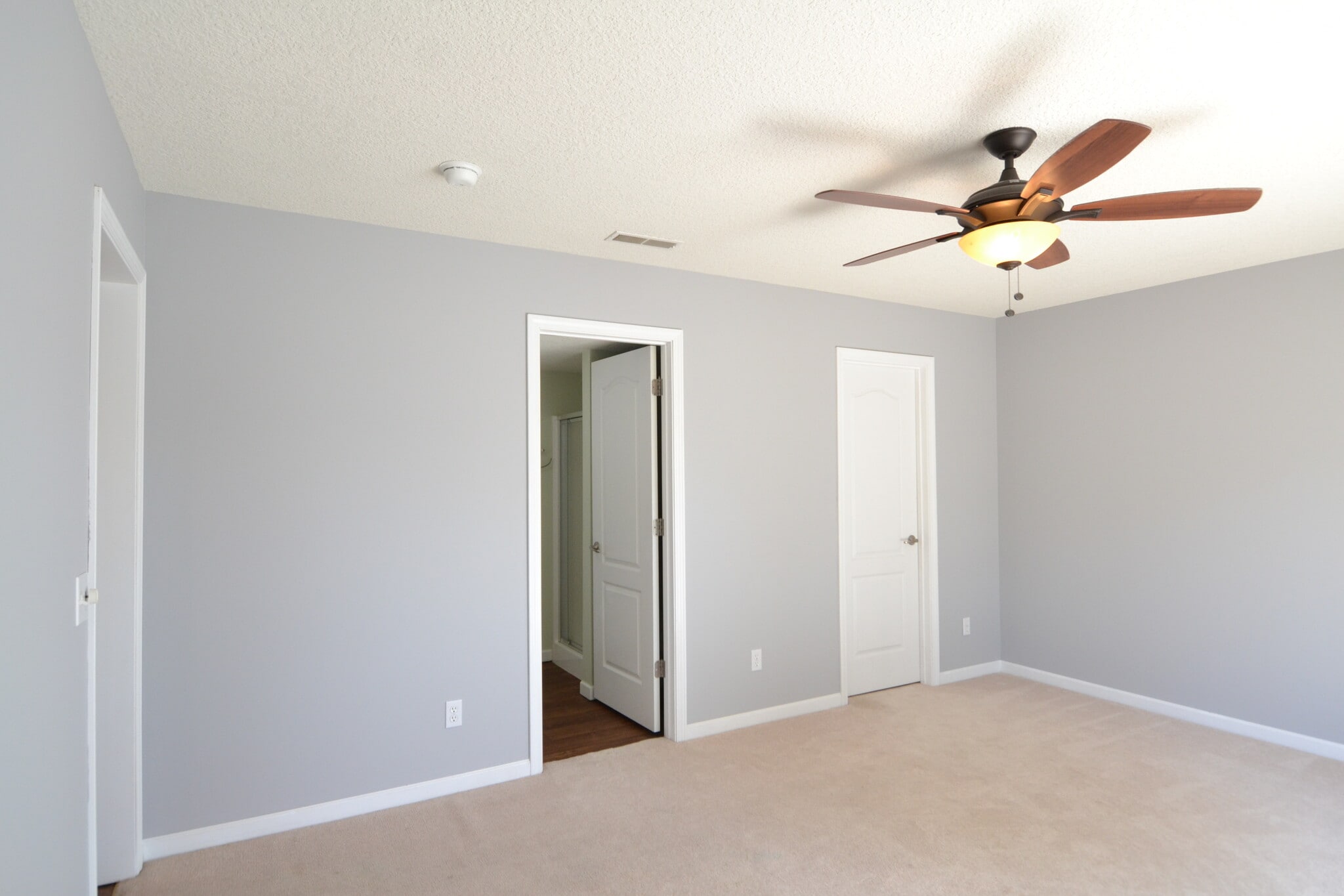 Building Photo - 1900 Salter Pl