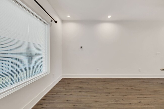 Building Photo - Simple living?  We got you.  $1150/mo wate...