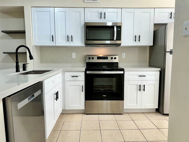 Building Photo - 1715 Moritz Dr