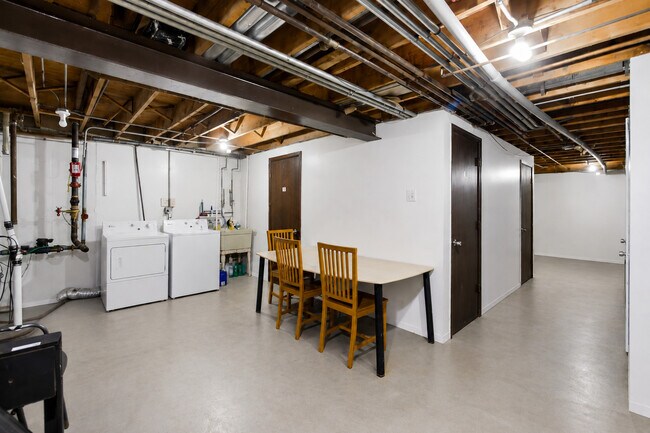Building Photo - 224 E Rimini Ct