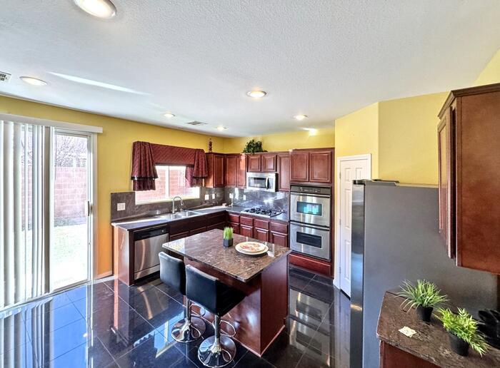 Building Photo - 6725 Yellowhammer Pl