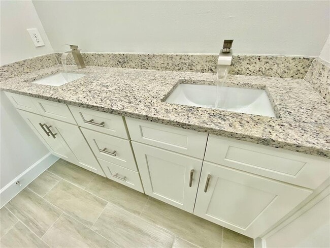 Building Photo - 10006 Massey St