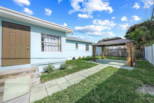 Building Photo - 135 E 28th St