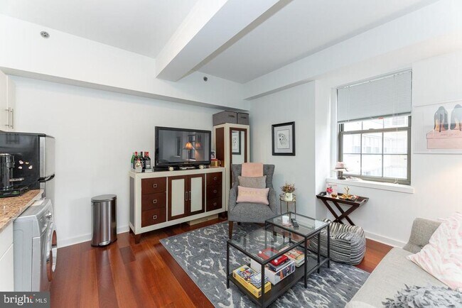 Building Photo - 219 S 18th St