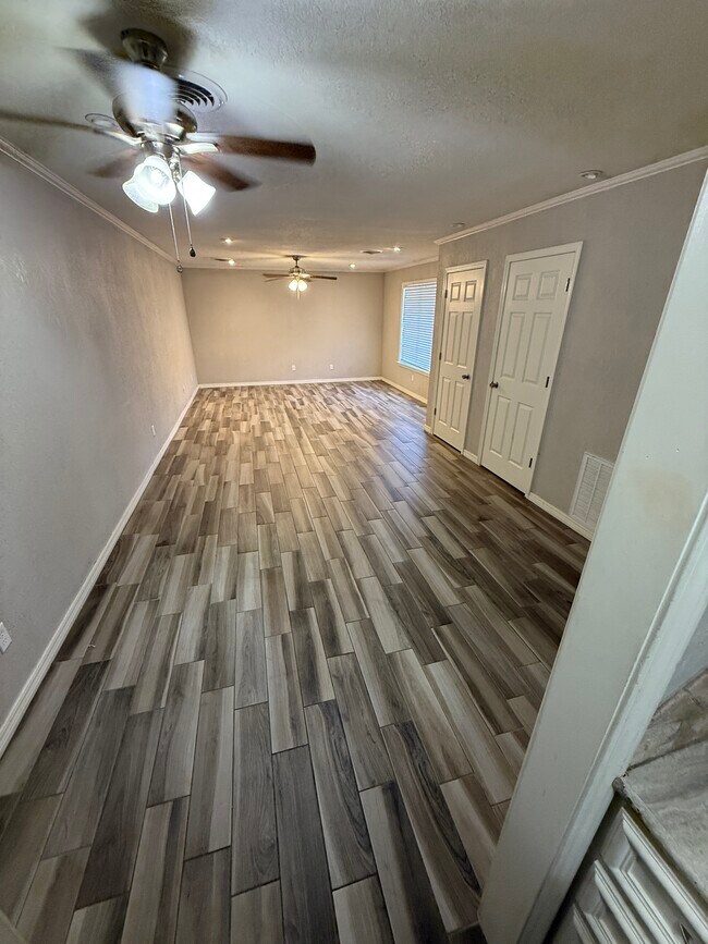 Building Photo - 819 Hardy Springs Cir