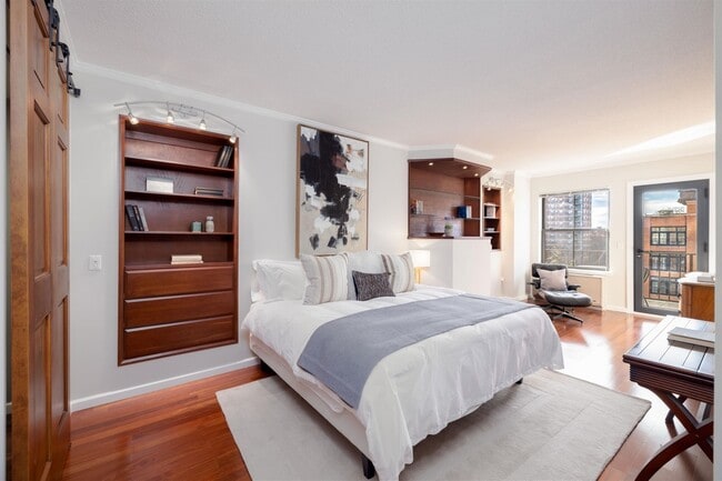 Building Photo - 1 Greene St