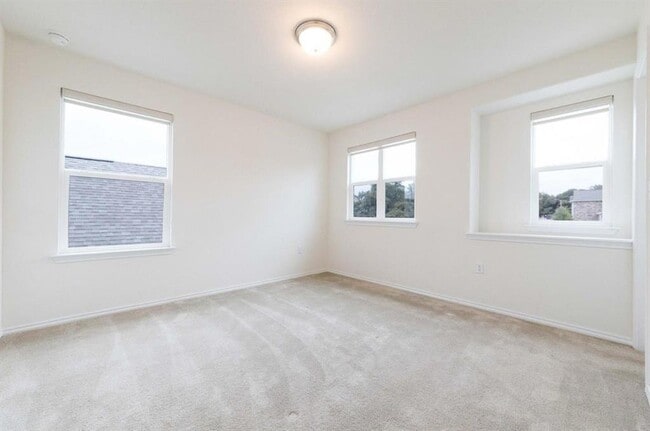 Building Photo - 803 Sandhill Branch Dr