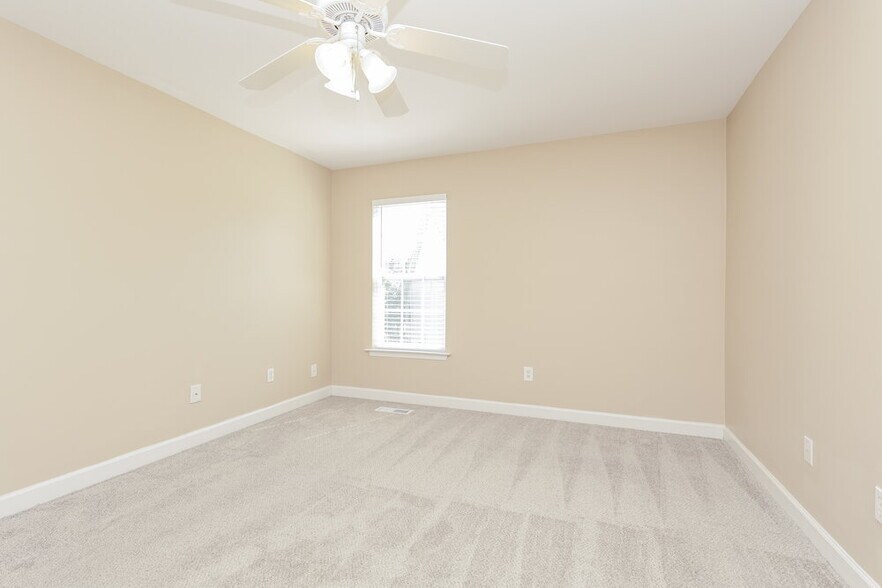 Building Photo - 3001 Sir Barton Ct