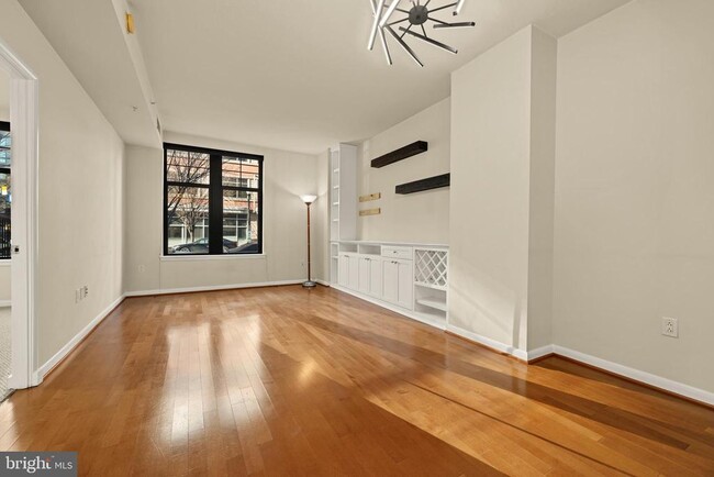 Building Photo - 1021 N Garfield St