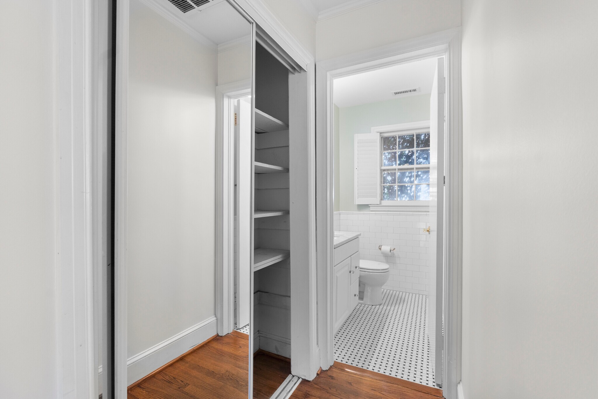 Building Photo - 221 W Avondale Dr