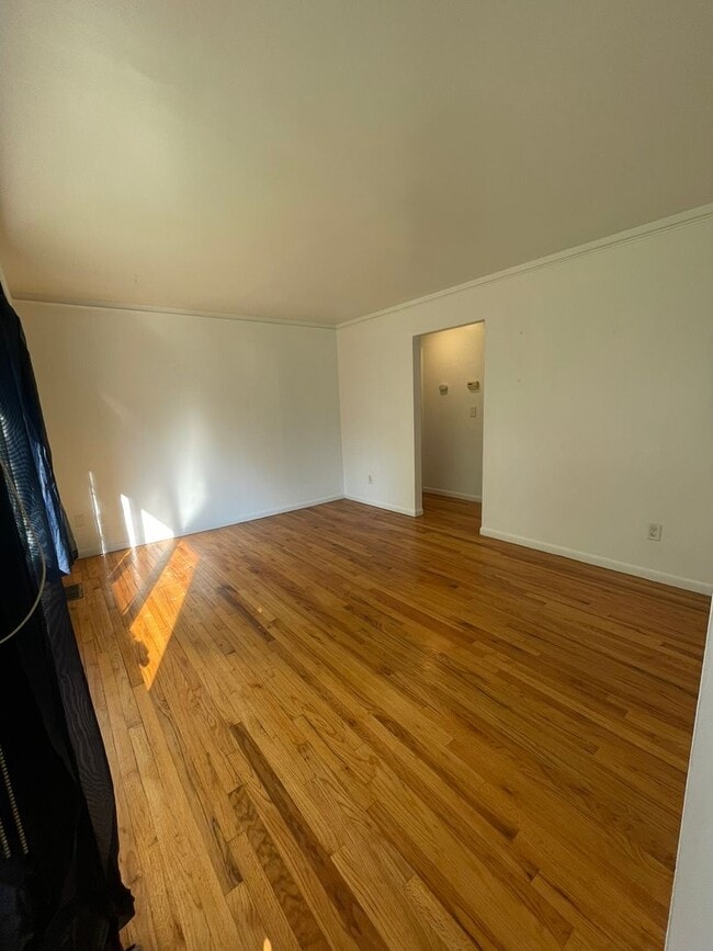 Building Photo - Three Bedroom Home in Sugarbrook Area!