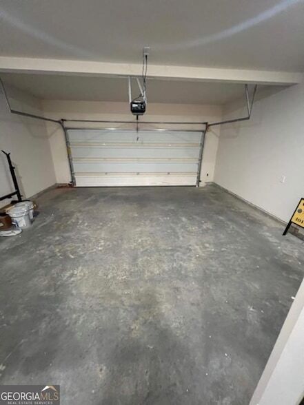 Building Photo - 600 Rosehill Ln SW