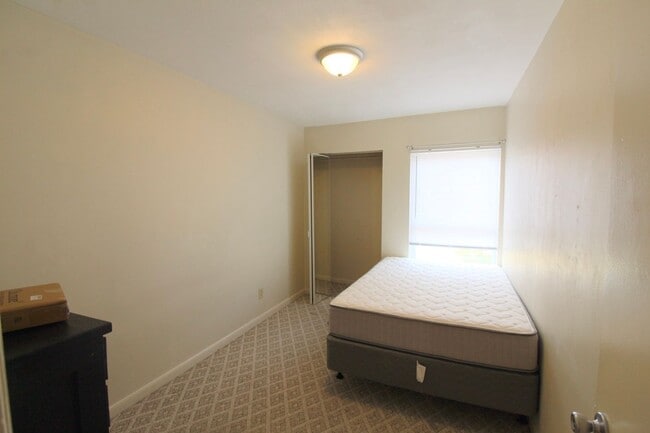 Building Photo - 1408 Bradley Dr