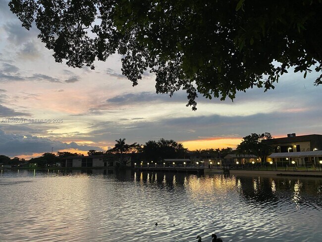 Building Photo - 412 Briarwood Cir