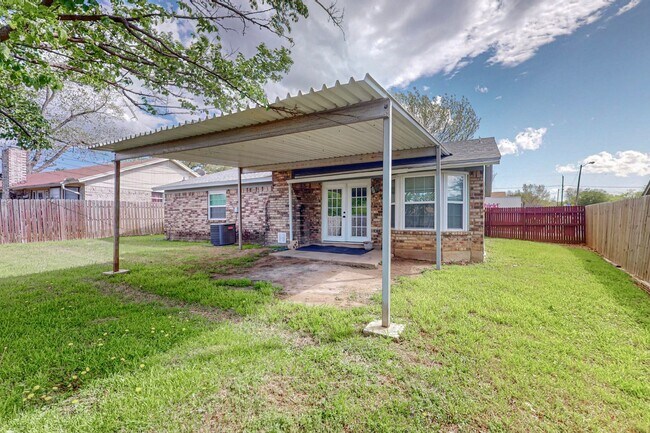 Building Photo - Adorable 1 Story Ready for Move In!  Birdville ISD!