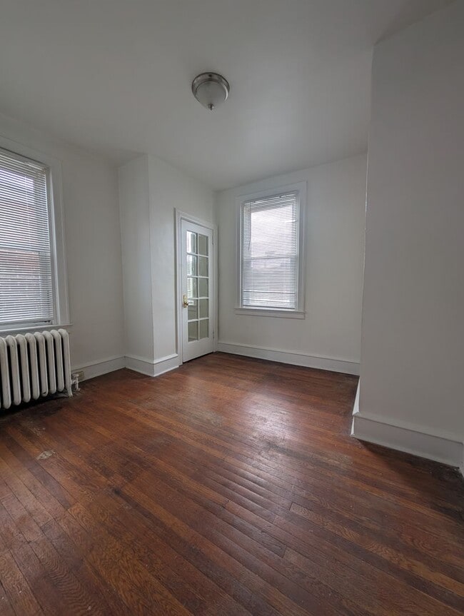 Building Photo - Now Showing!