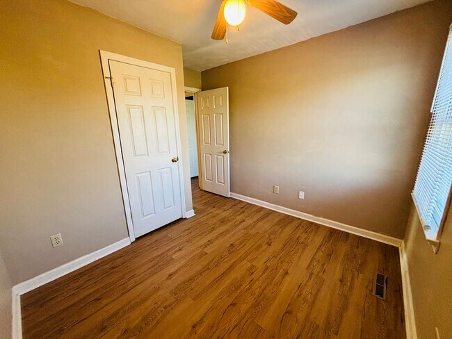 Building Photo - 2508 Ridge Rd