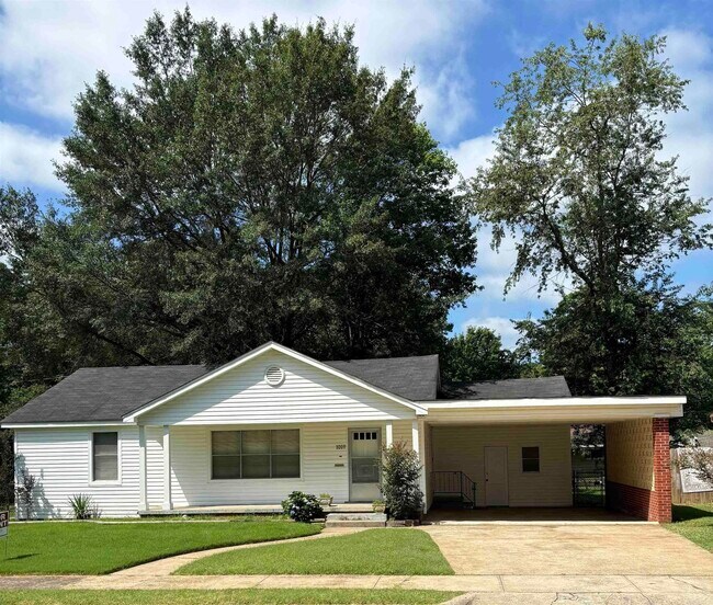 Primary Photo - 1009 Crestwood Dr