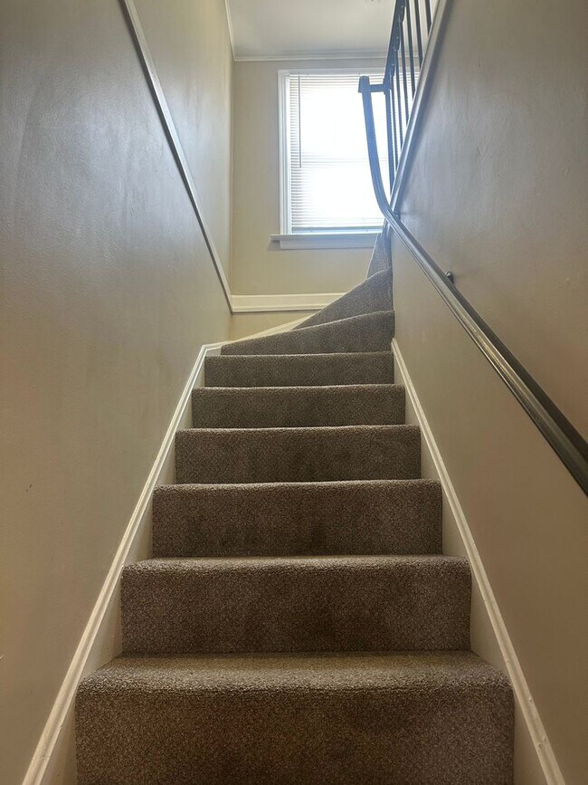 Building Photo - 4 Bedroom 3 Full Bathroom Home for Rent in...