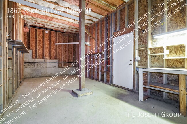 Building Photo - 1862 Sakai Village Loop