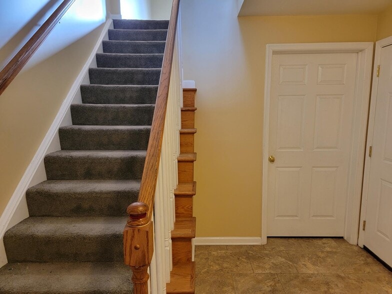 Building Photo - 2006 Greystone Dr