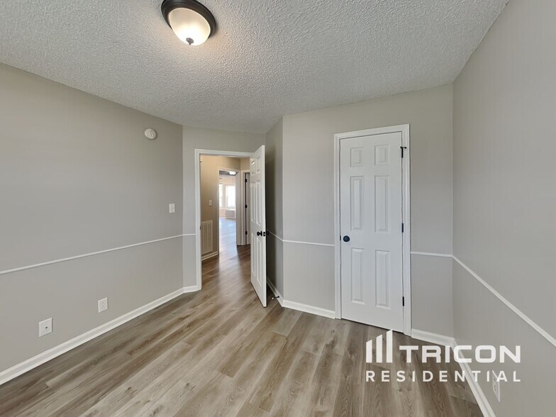Building Photo - 3261 Tabby Dr