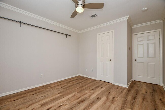 Building Photo - 10706 Inwood Dr