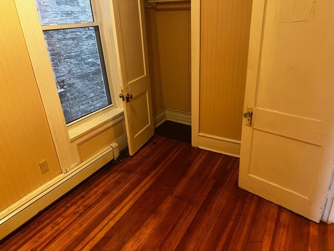 Building Photo - 136 Morton Ave