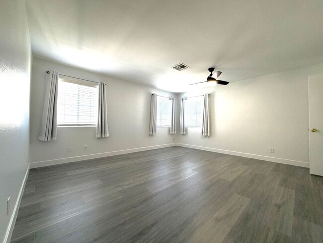 Building Photo - 9449 Amber Valley Ln