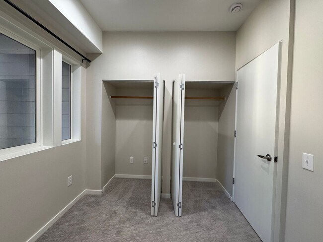 Building Photo - Breathtaking views of Chuckanut Bay!!