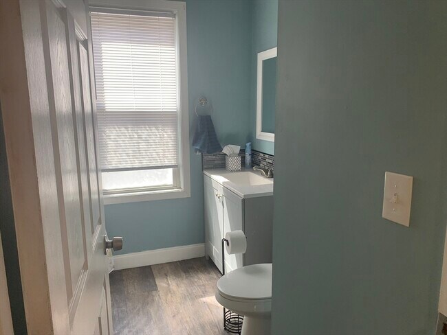 Building Photo - 549 4th St