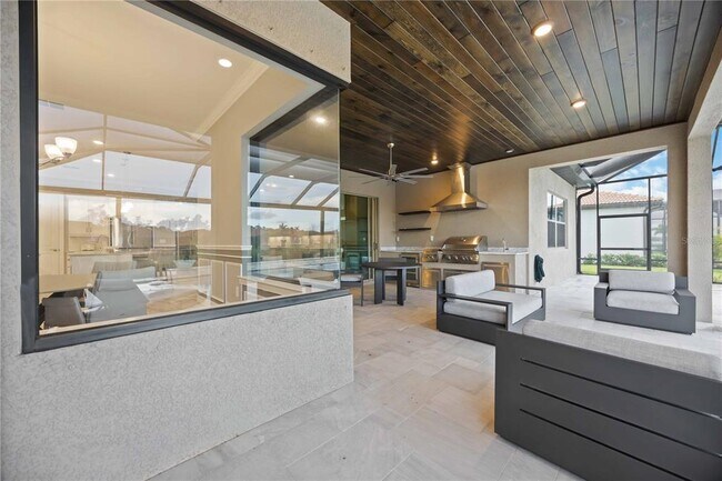 Building Photo - 645 Maraviya Blvd