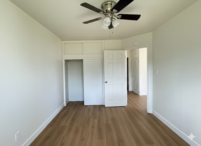 Building Photo - G22500E