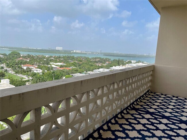 Building Photo - 10185 Collins Ave
