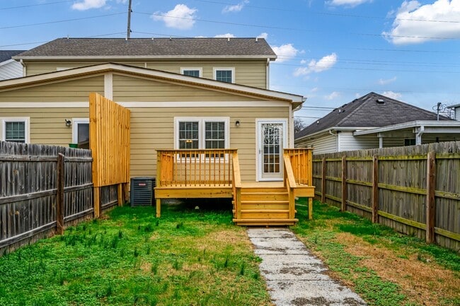 Building Photo - 1911 9th Ave N