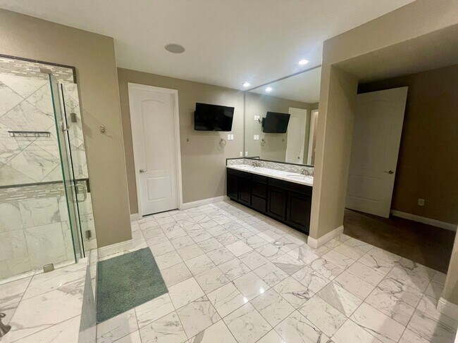 Building Photo - Stunning Single-Level Toll Bros. Home in Gated Damonte Ranch Community