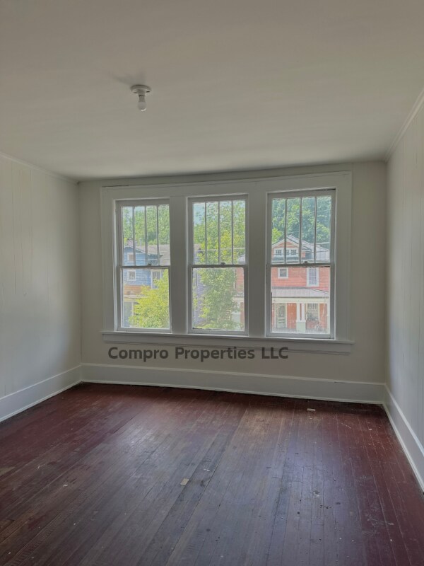 Building Photo - 702 Kenan St W