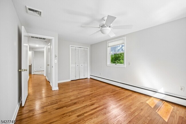 Building Photo - 32 Center St