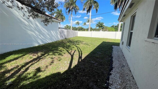 Building Photo - 6952 SW 148 Ln