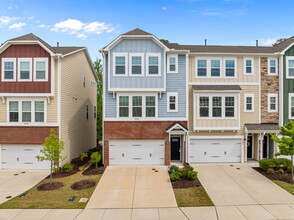 Building Photo - 1039 Commack Dr