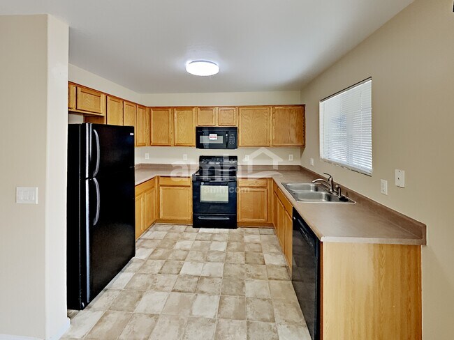 Building Photo - 16603 W Paradise Lane