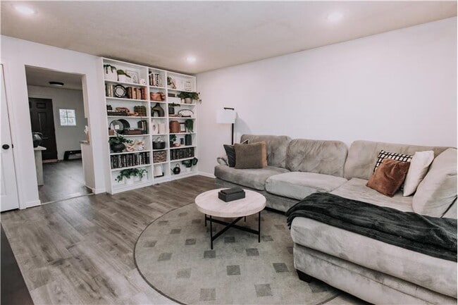 Building Photo - 1930 Independence Rd