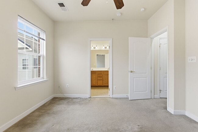 Building Photo - Lovely 3 BR/2.5 BA Townhome in Camp Springs!