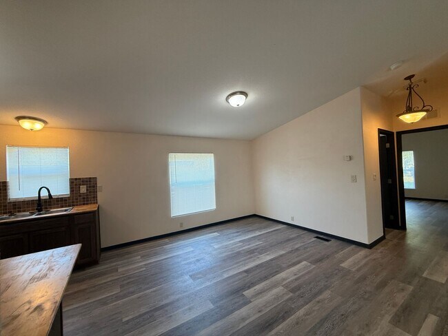 Building Photo - FR T L12795