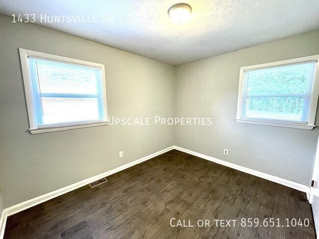 Building Photo - 1433 Huntsville Dr