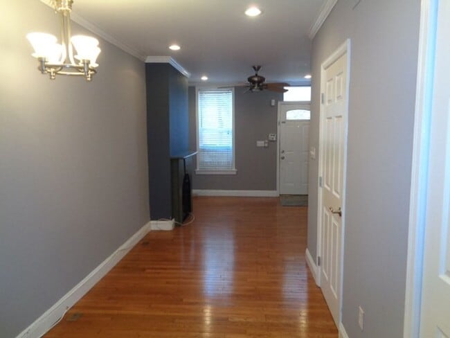 Building Photo - 404 S Eaton St