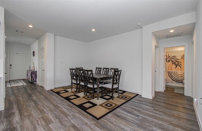 Building Photo - 8611 Shumard Oak Dr