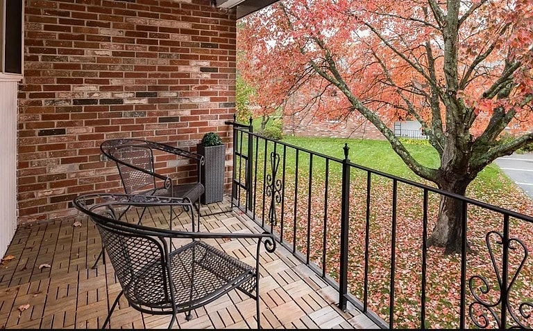 Balcony - 100 Fountain Ln
