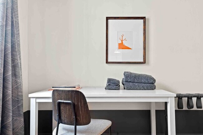 Building Photo - 3536 N Racine Ave